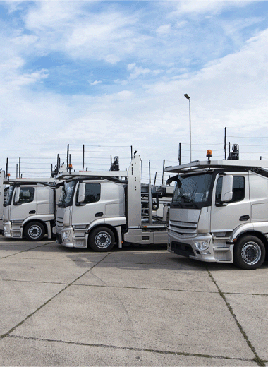 oil-1 Flota de camiones para transporte y abastecimiento de combustible a operaciones industriales